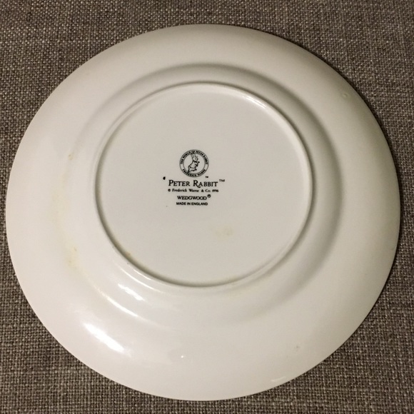 Wedgwood Peter Rabbit Happy Birthday set - Picture 3 of 7